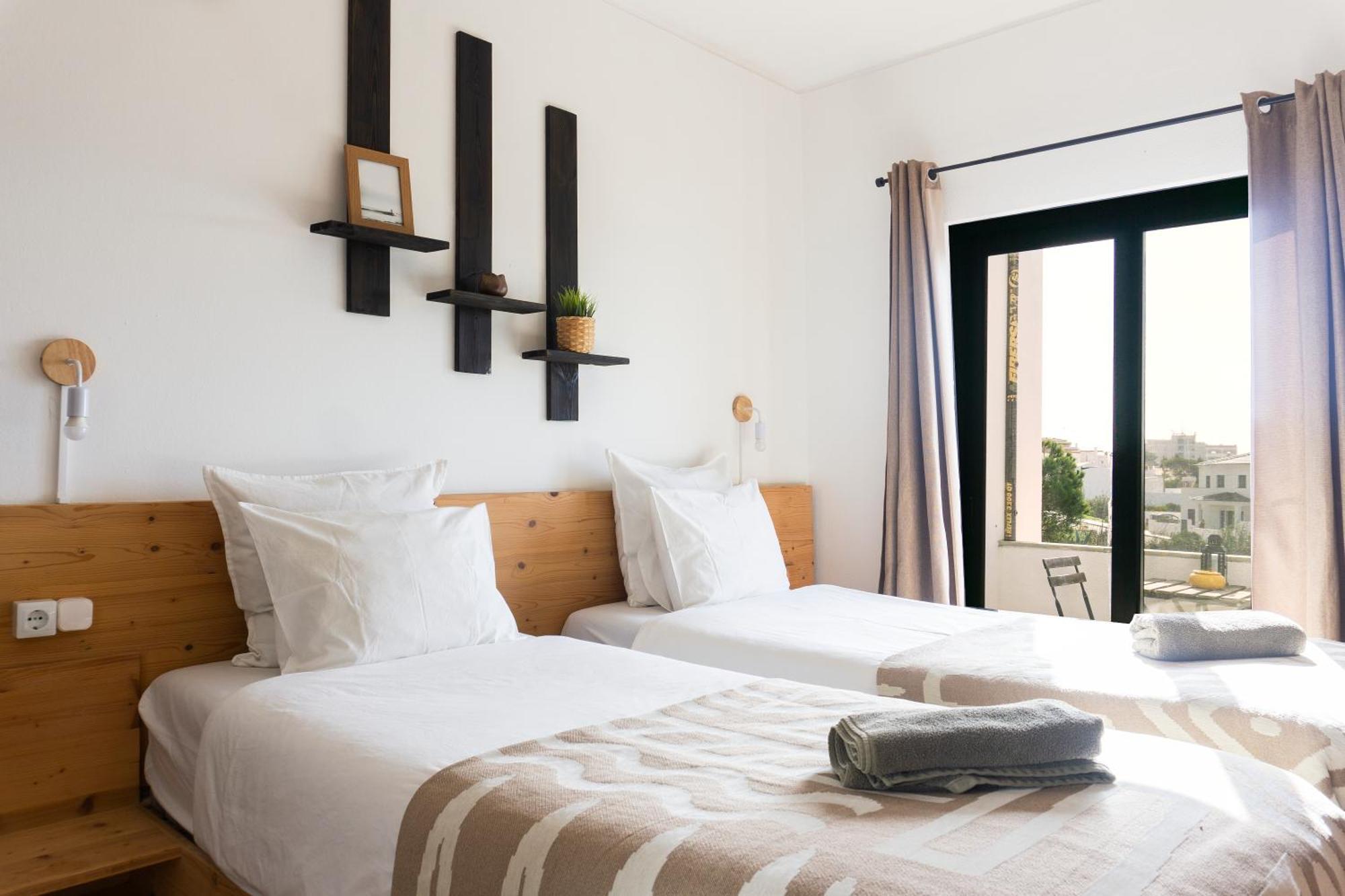 Quarto Duplo ou Twin com Casa de Banho Partilhada